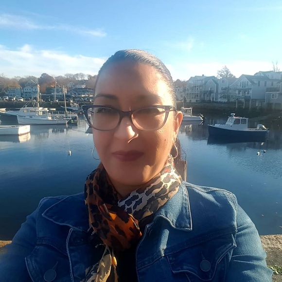 Meet your Posher! - Picture 2 of 4